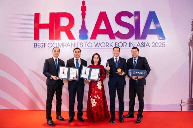 NCB nhận cú đúp giải thưởng của HR Asia Awards 2025