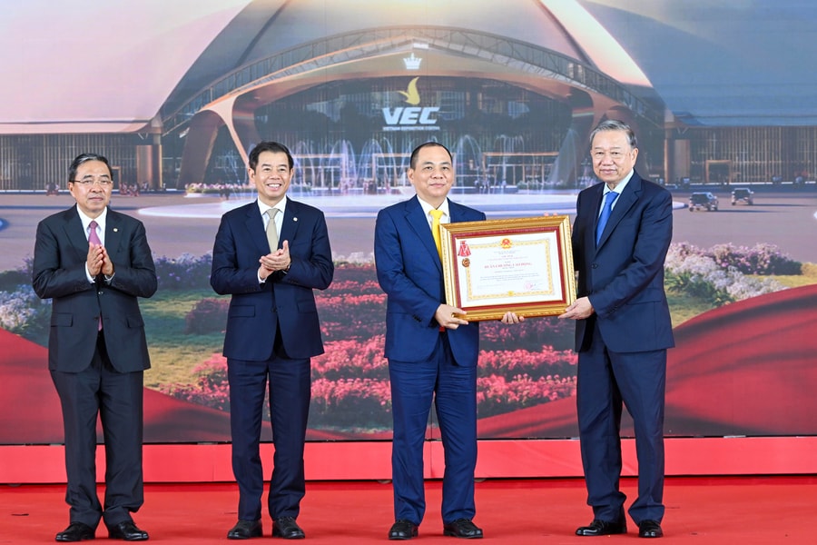 Vingroup nhận Huân chương lao động hạng Nhất vì thành tích đặc biệt xuất sắc