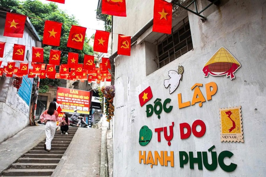 Hà Nội hút khách, doanh thu du lịch bứt phá