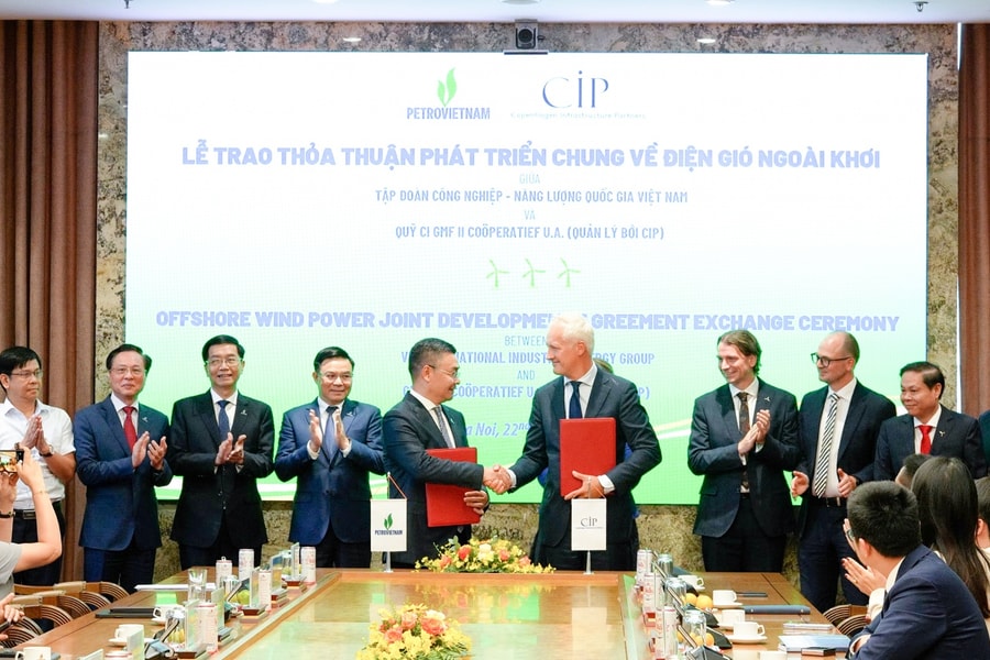 Petrovietnam và CIP trao thỏa thuận phát triển chung về điện gió ngoài khơi