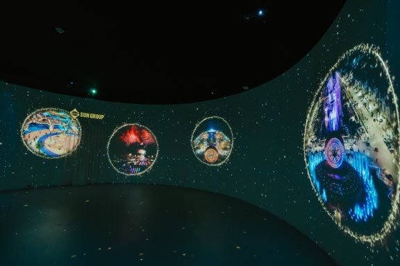 Sun Group tham dự triển lãm “80 năm Hành trình Độc lập – Tự do – Hạnh phúc” với gian hàng mô phỏng một chuyến bay