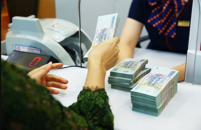 Áp lực thanh khoản gia tăng tác động ra sao đến các ngân hàng?