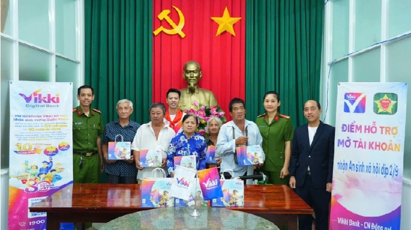 Vikki trao 1 lượng vàng SJC và nhiều chỉ vàng cho khách hàng mở tài khoản, nhận quà mừng Quốc khánh