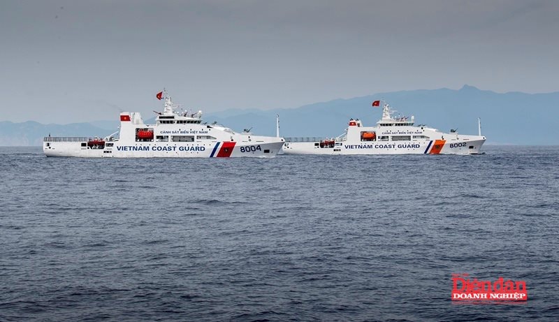 Lá chắn thép vững chắc nơi đầu sóng