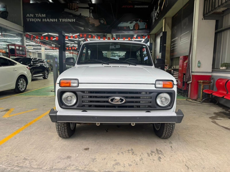 Trang bị nghèo nàn, Lada Niva bắt đầu chinh phục khách hàng Việt