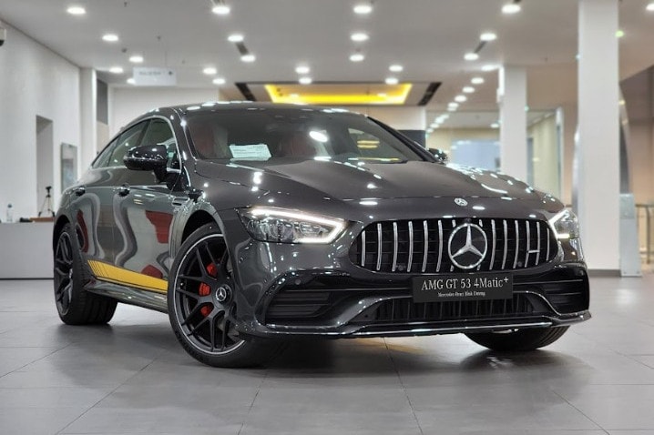 Xe sang Mercedes tồn kho từ 2022 “vừa bán vừa cho”