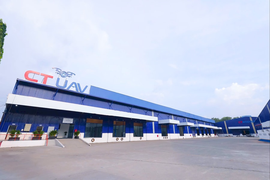 CT UAV - Sốc với nhà máy đúc Composite tự tiến hóa