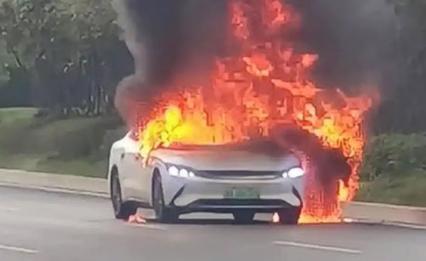 Lo ngại cháy nổ từ xe điện giá rẻ Trung Quốc