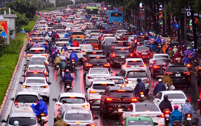 Ô tô đạt tiêu chuẩn khí thải Euro 5, không bị hạn chế vào vùng phát thải thấp?