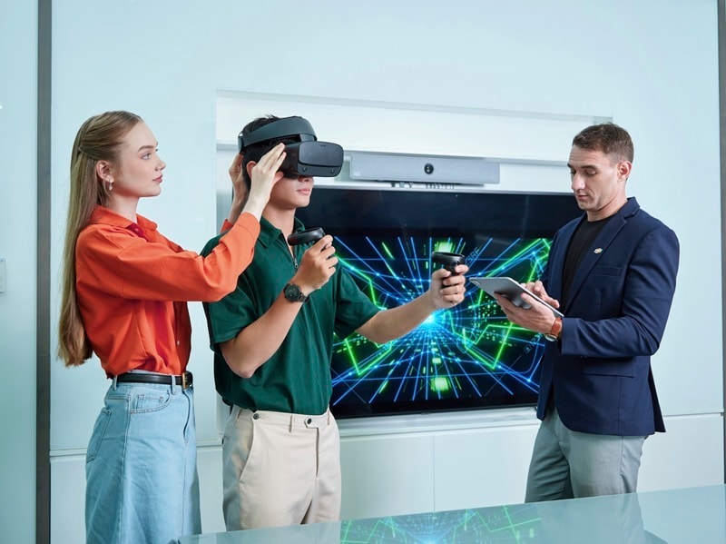 FPT: Khối lượng hợp đồng ký mới kỷ lục, dự báo lợi nhuận tăng trưởng kép 2 chữ số