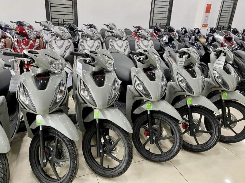 Xe máy xăng giảm giá hàng triệu đồng vẫn ế ẩm