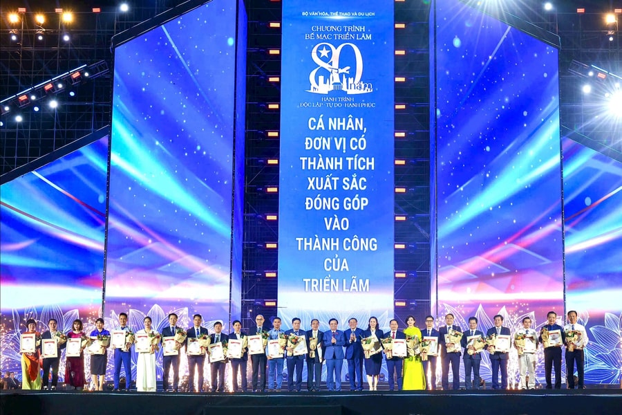 MIK Group lọt Top “Không gian trưng bày tiêu biểu” tại Triển lãm Thành tựu đất nước