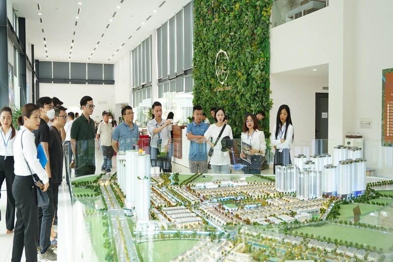 Doanh nghiệp địa ốc ồ ạt trở lại thị trường