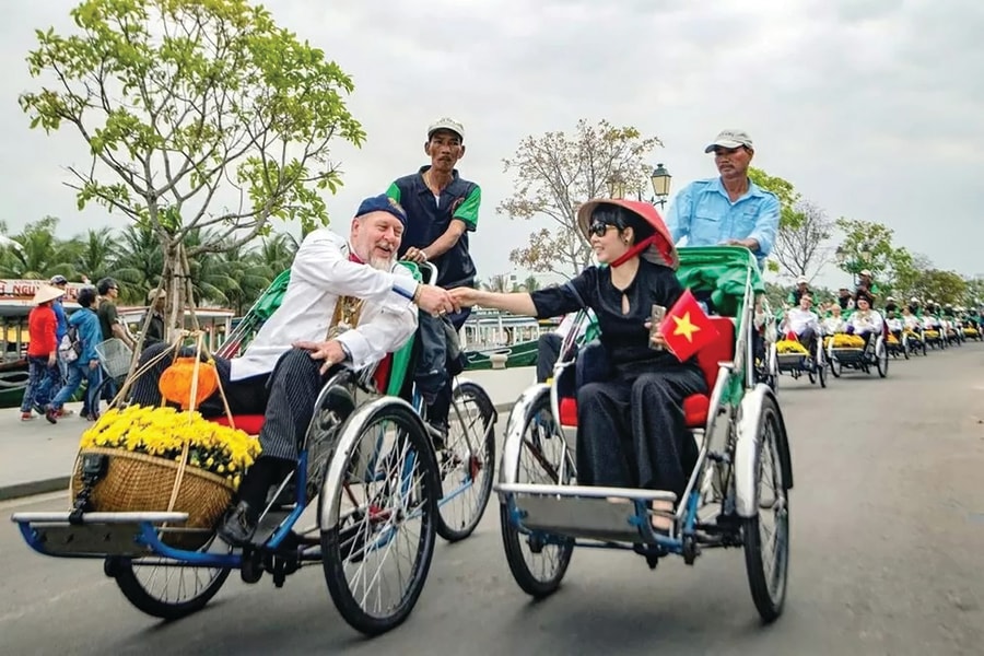 Giảm thời gian cấp giấy miễn thị thực xuống còn 1 ngày