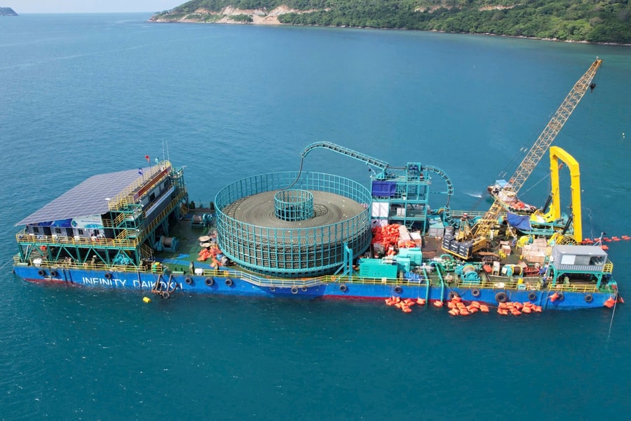 Đóng điện thành công Dự án cấp điện từ điện lưới quốc gia ra Côn Đảo