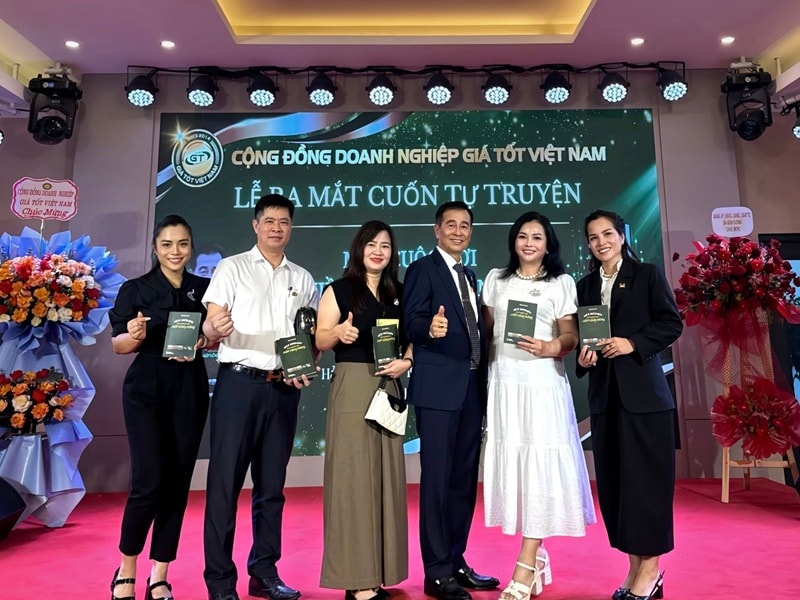 Doanh nhân Nguyễn Trung Tuyến ra mắt tự truyện “Một cuộc đời – Một niềm tin – Một cộng đồng”