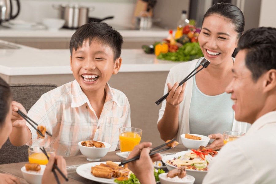 Thẻ tín dụng Home Credit: Giải pháp tiết kiệm cho bữa cơm gia đình Việt