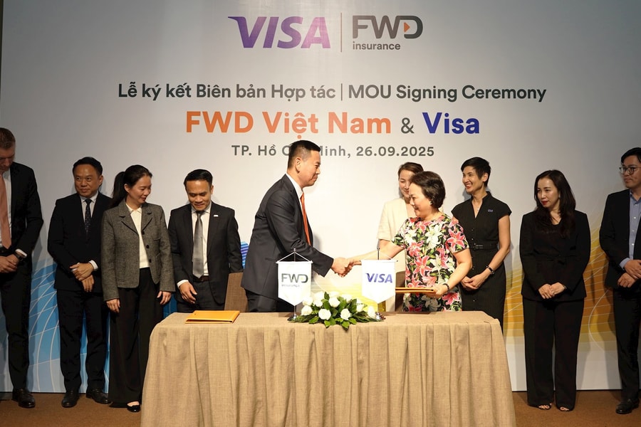 FWD Việt Nam hợp tác cùng Visa đẩy mạnh dịch vụ bảo hiểm không tiền mặt