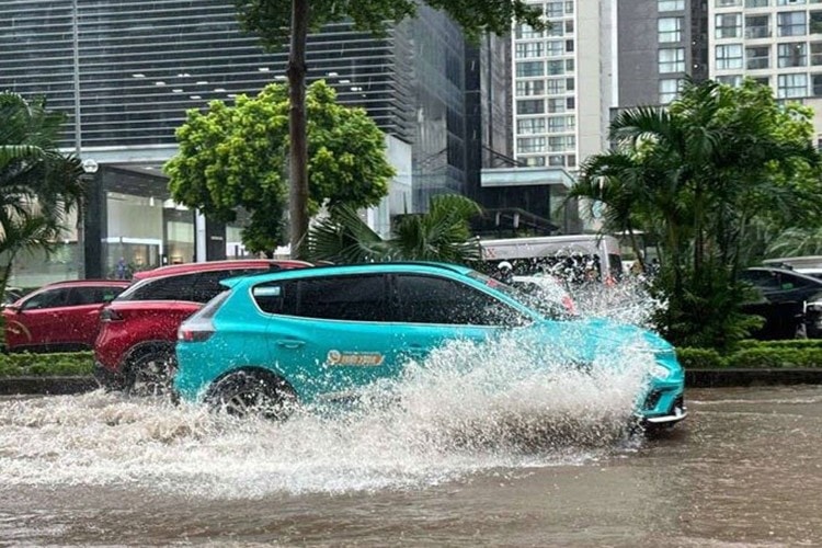 Xe điện trong mùa mưa ngập: An toàn đến đâu?