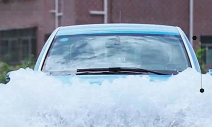 Thử giới hạn lội nước của ô tô điện, nhận "cái kết đắng"