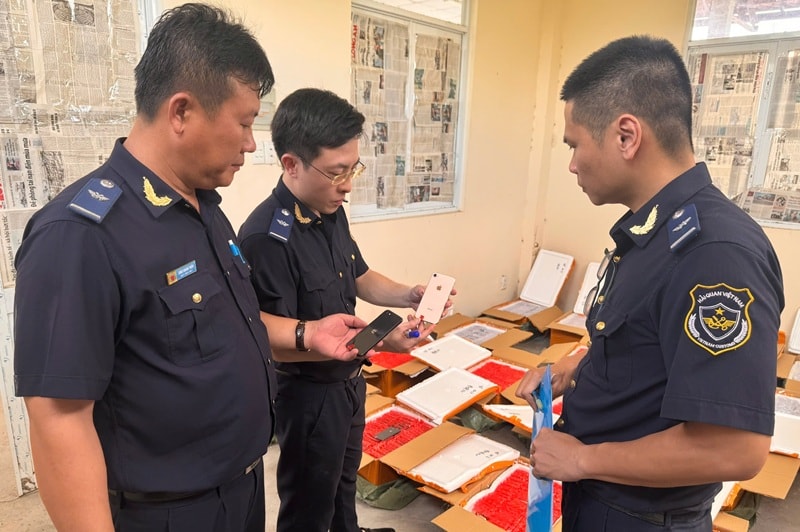 Lực lượng Hải quan phát hiện, bắt giữ hàng nghìn sản phẩm nghi vi phạm sở hữu trí tuệ