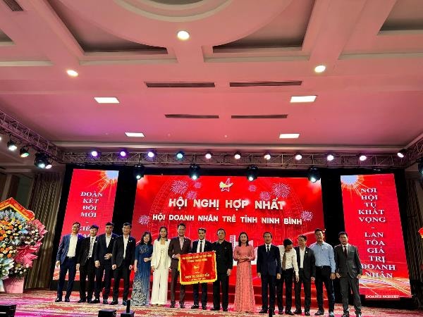 Hợp nhất Hội Doanh nhân trẻ Ninh Bình: “Một tinh thần, một cộng đồng, một sức mạnh”