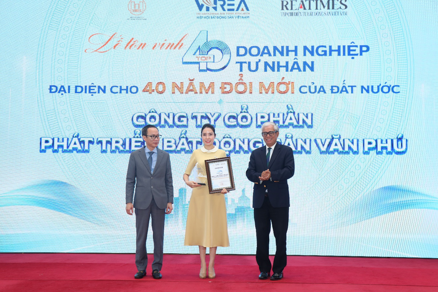Văn Phú được vinh danh Top 40 doanh nghiệp tư nhân tiêu biểu đại diện cho 40 năm đổi mới đất nước