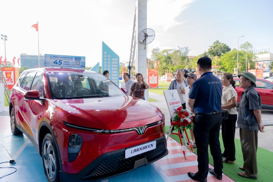 Limo Green: Mẫu xe “trời sinh một cặp” cho các tài xế dịch vụ”