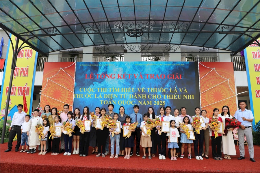 Trao giải 2 cuộc thi dành cho thiếu nhi toàn quốc về phòng chống tác hại của thuốc lá