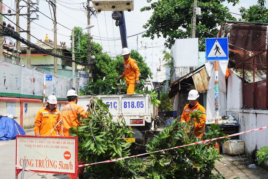 Ngành điện TPHCM đảm bảo an toàn điện trong mùa mưa bão