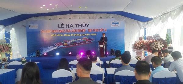 Bước tiến “xanh” trong ngành vận tải container ven biển Việt Nam