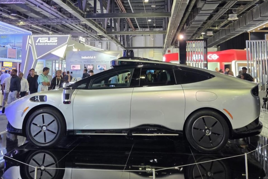 Xe điện tự lái đầu tiên trên thế giới “Made-by-VinFast” gây tò mò ở Trung Đông