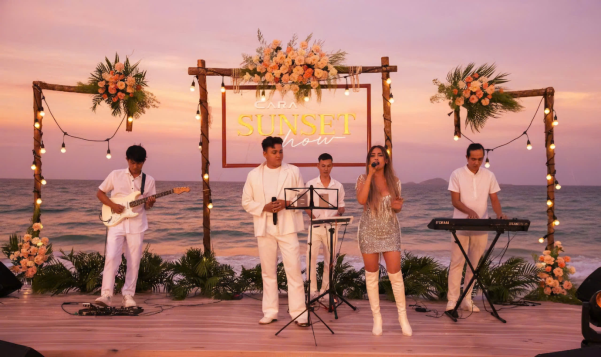 Chuỗi đêm nhạc trên bãi biển trong chương trình Cara Sunset Show tại Bãi Dài