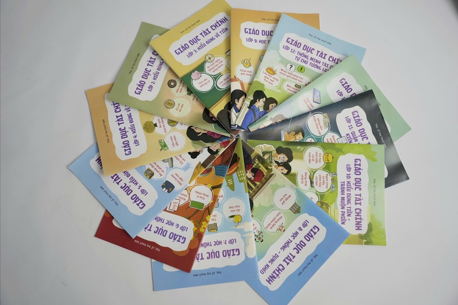 Lần đầu tiên ở Việt Nam: Bộ sách giáo dục tài chính xuyên suốt 12 năm học