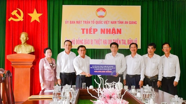 EVNSPC: Hơn 10 tỷ đồng ủng hộ đồng bào khắc phục hậu quả bão lũ và nhân dân Cu Ba