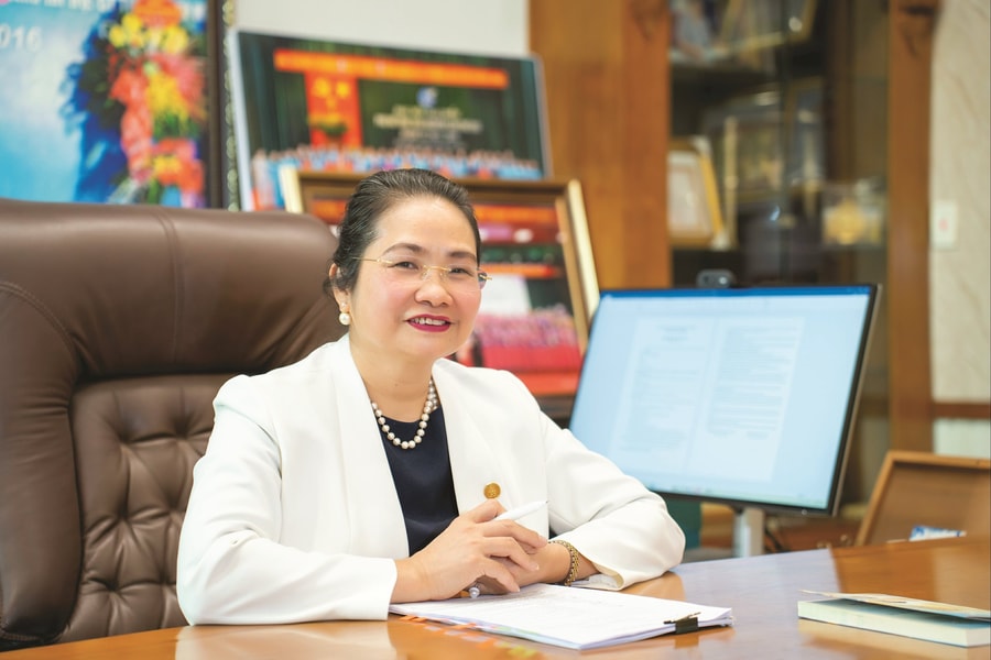 “Bông hồng vàng” trên "đất thép"