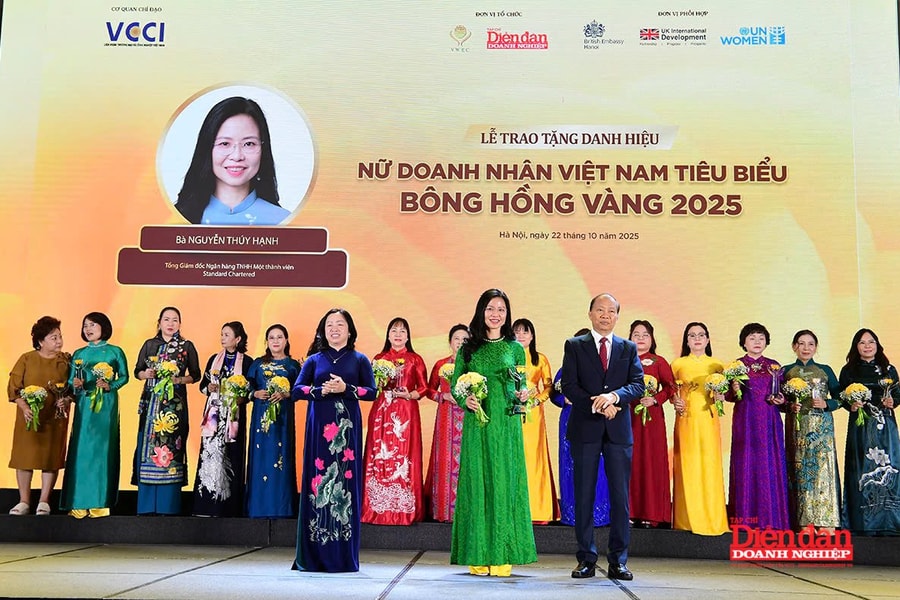 Tỏa sáng bản lĩnh nữ Tổng giám đốc người Việt đầu tiên tại Standard Chartered Việt Nam