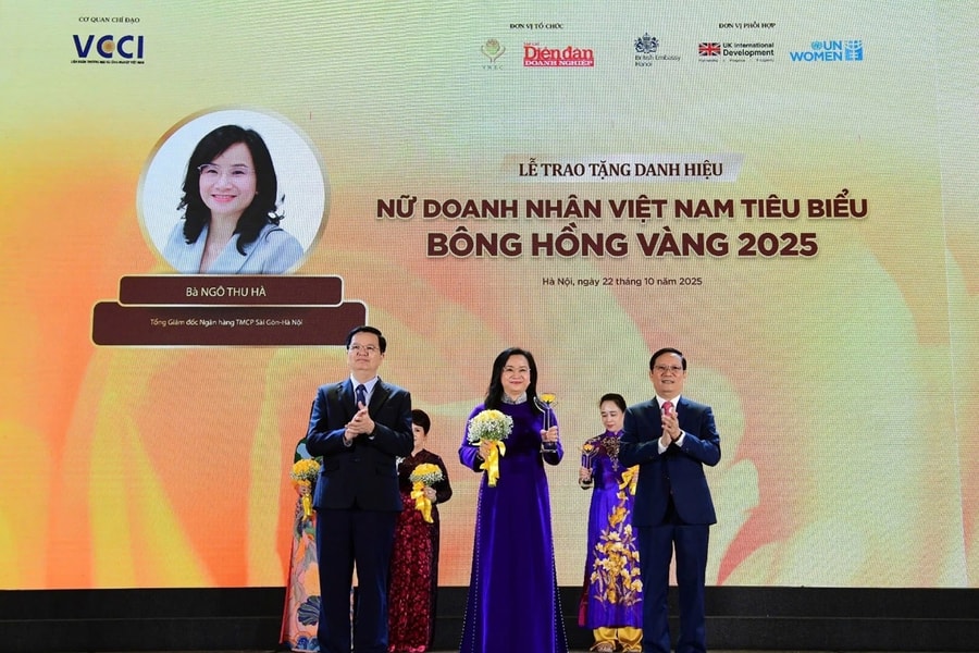 Tổng Giám đốc SHB Ngô Thu Hà được vinh danh Top 10 “Nữ doanh nhân Việt Nam tiêu biểu - Bông hồng vàng” năm 2025