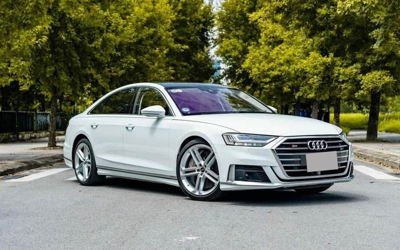 Hàng hiếm Audi S8, đi hơn 30.000 km bán lại mất giá 10 tỷ đồng
