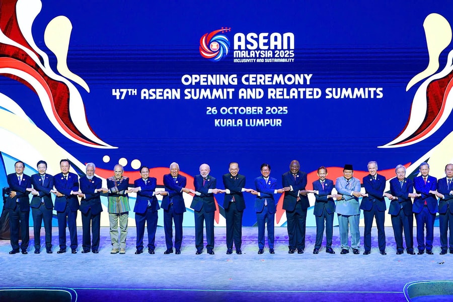 Thủ tướng dự khai mạc Hội nghị cấp cao ASEAN với 'dấu mốc lịch sử'