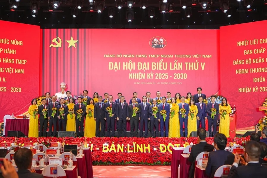 Bảo vệ nền tảng tư tưởng của Đảng tại Vietcombank trong kỷ nguyên của phát triển kinh tế tư nhân và chuyển đổi số