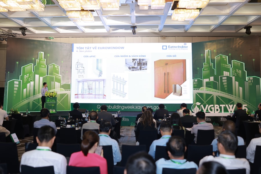 Doanh nghiệp đồng hành chuyển đổi xanh