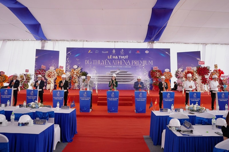 Hạ thủy du thuyền 6 sao lớn nhất Vịnh Hạ Long