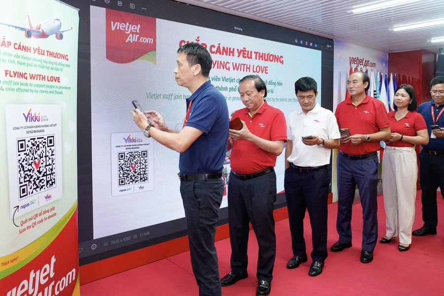 Vietjet cùng đồng bào vượt qua bão lũ, lan tỏa yêu thương