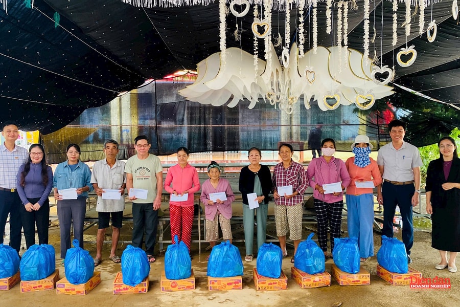 Diễn đàn Doanh nghiệp phối hợp hỗ trợ người dân sau lũ lụt