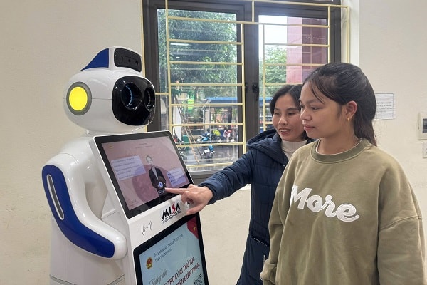 Thanh Hóa: Tiên phong đưa robot AI vào phục vụ hành chính công