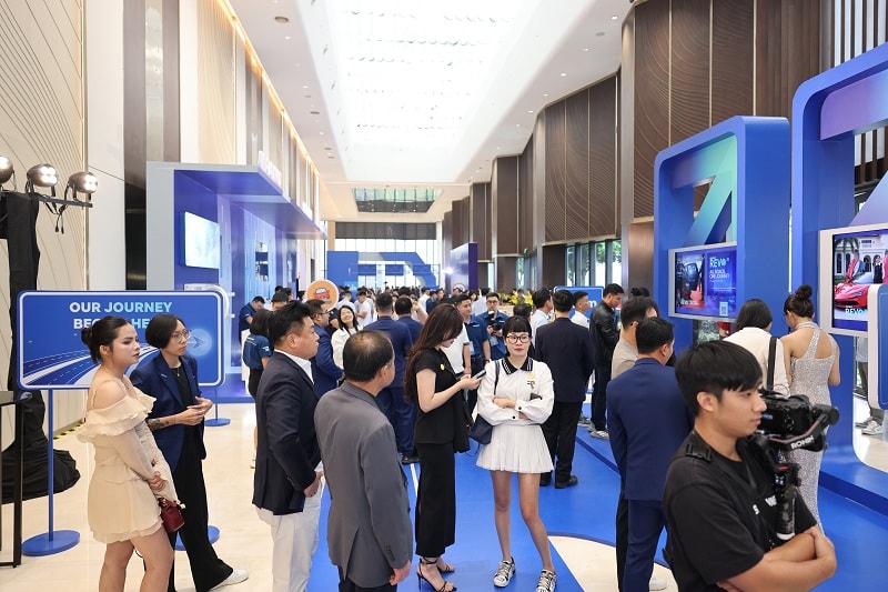 REVO 25: “All Roads One Journey - Chung một hành trình” - kết nối công nghệ và trải nghiệm lái xe thông minh