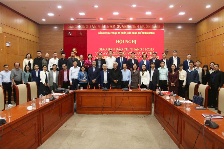 Nâng cao tính định hướng, tính chiến đấu và nhân văn trong hoạt động báo chí