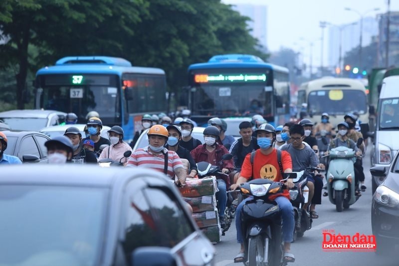 Đề xuất thu phí xe xăng dầu: Động lực chuyển đổi giao thông đô thị