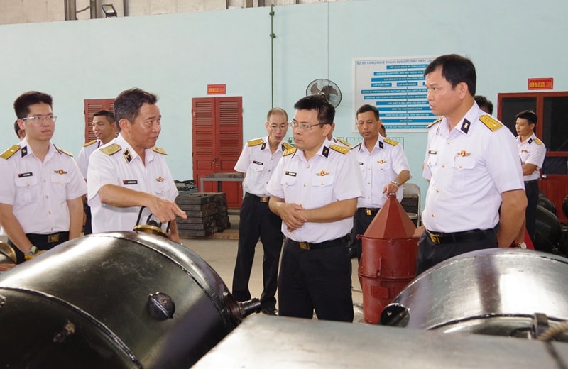 Cán bộ, chiến sĩ Hải quân xung kích làm chủ khoa học công nghệ